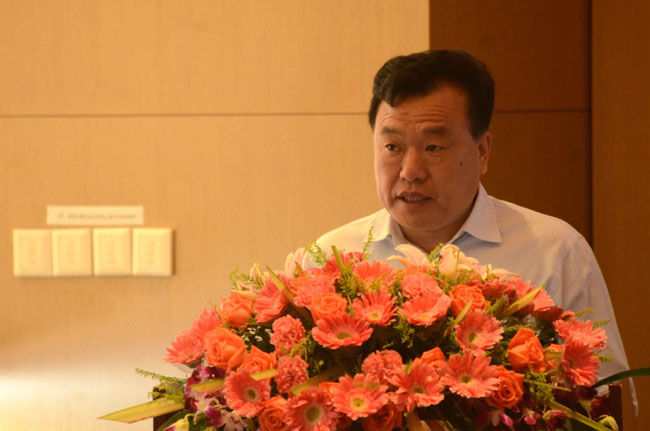 宜昌市副市长袁卫东先生致欢迎词